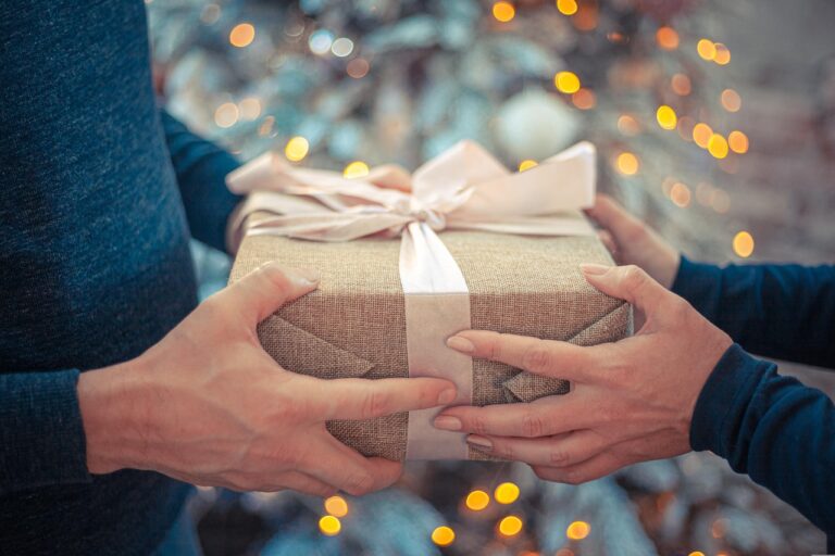 Gift guide banner showcasing curated gift items including perfumes, watches, and personalized accessories, ideal for special occasions.